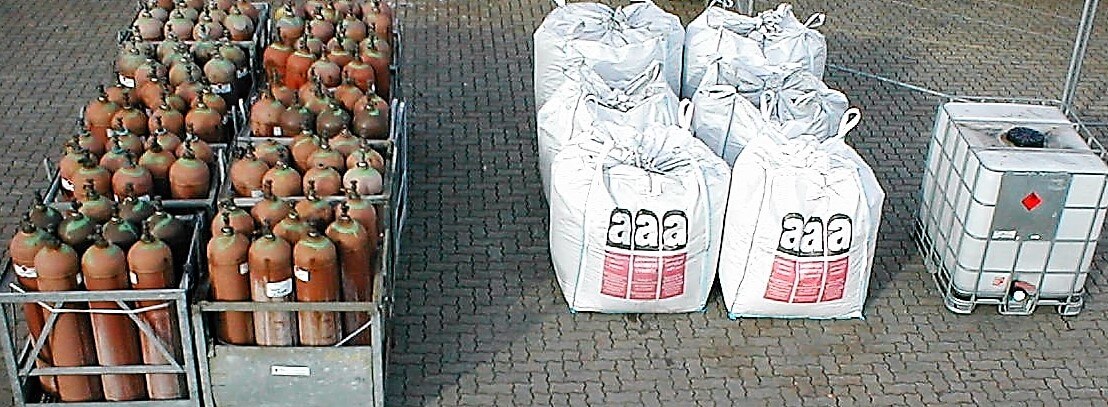 100 Acetylengasflaschen = 6 Big Bags mit poröser Masse und 1000 Liter Lösungsmittel 100 Acetylengasflaschen = 6 Big Bags mit poröser Masse und 1000 Liter Lösungsmittel